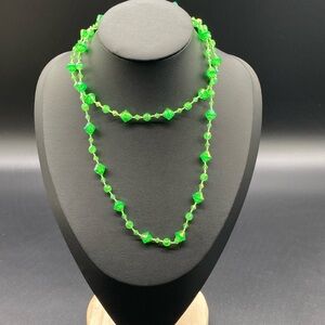Item 954 16 inch Green Beaded Necklace